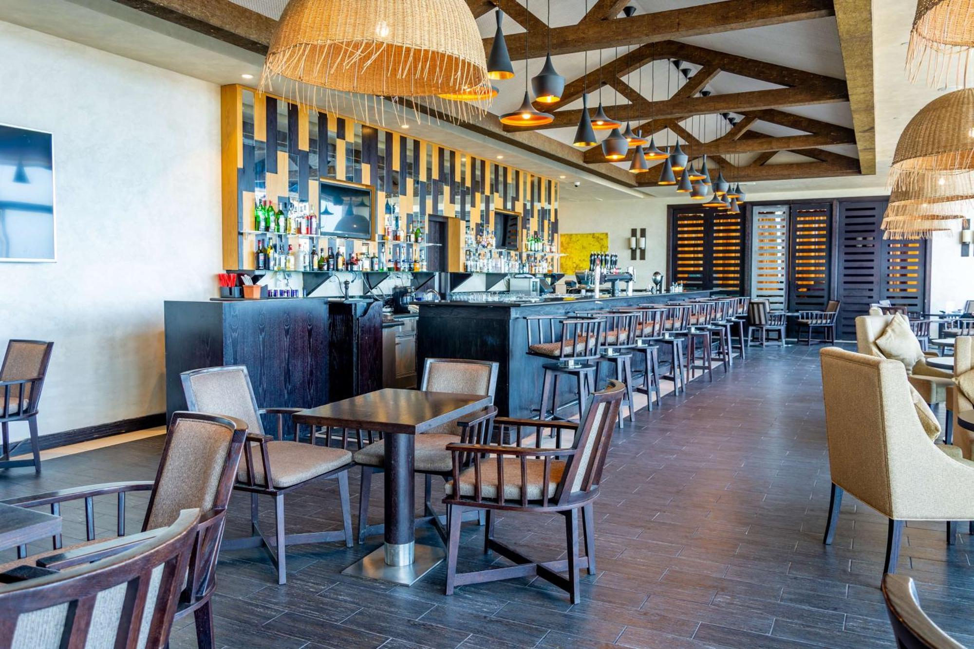Radisson Blu Hotel & Resort, Сухар Екстер'єр фото The bar at the lounge