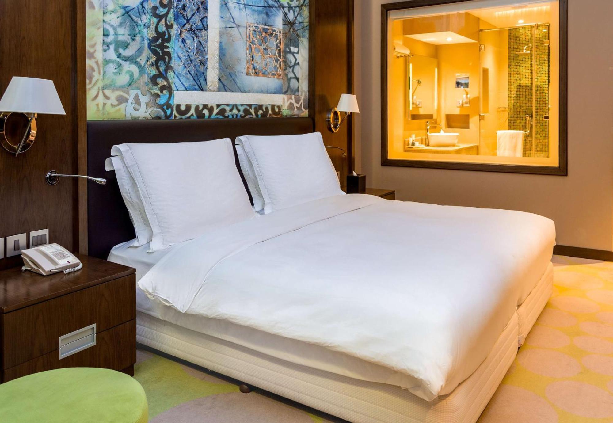 Radisson Blu Hotel & Resort, Сухар Екстер'єр фото A bedroom at the hotel
