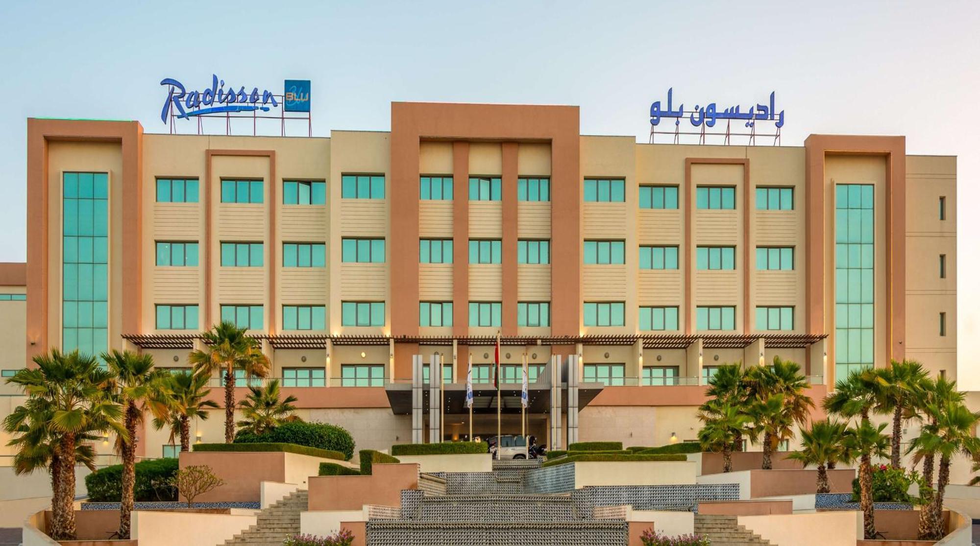Radisson Blu Hotel & Resort, Сухар Екстер'єр фото Radisson Blu Hotel, Riyadh