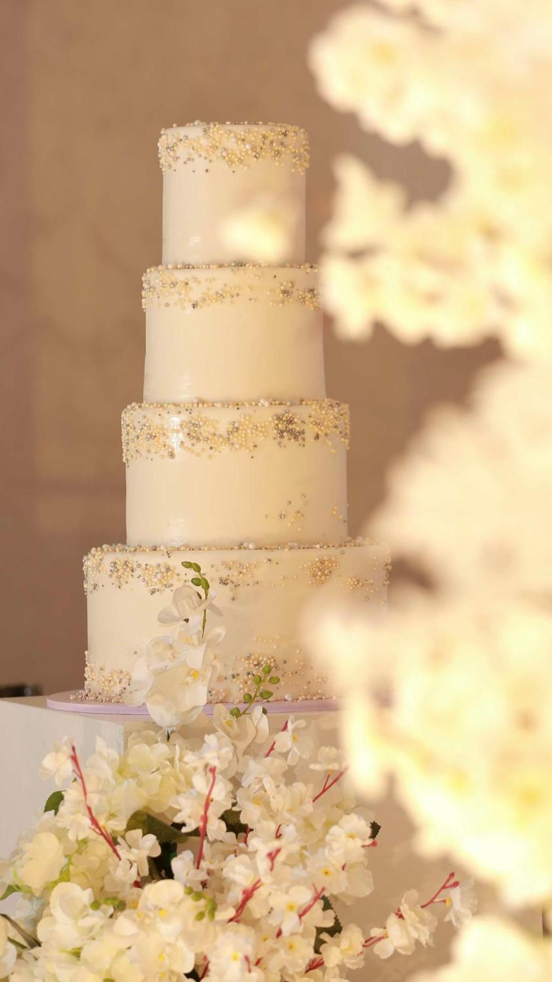 Radisson Blu Hotel & Resort, Сухар Екстер'єр фото A white wedding cake