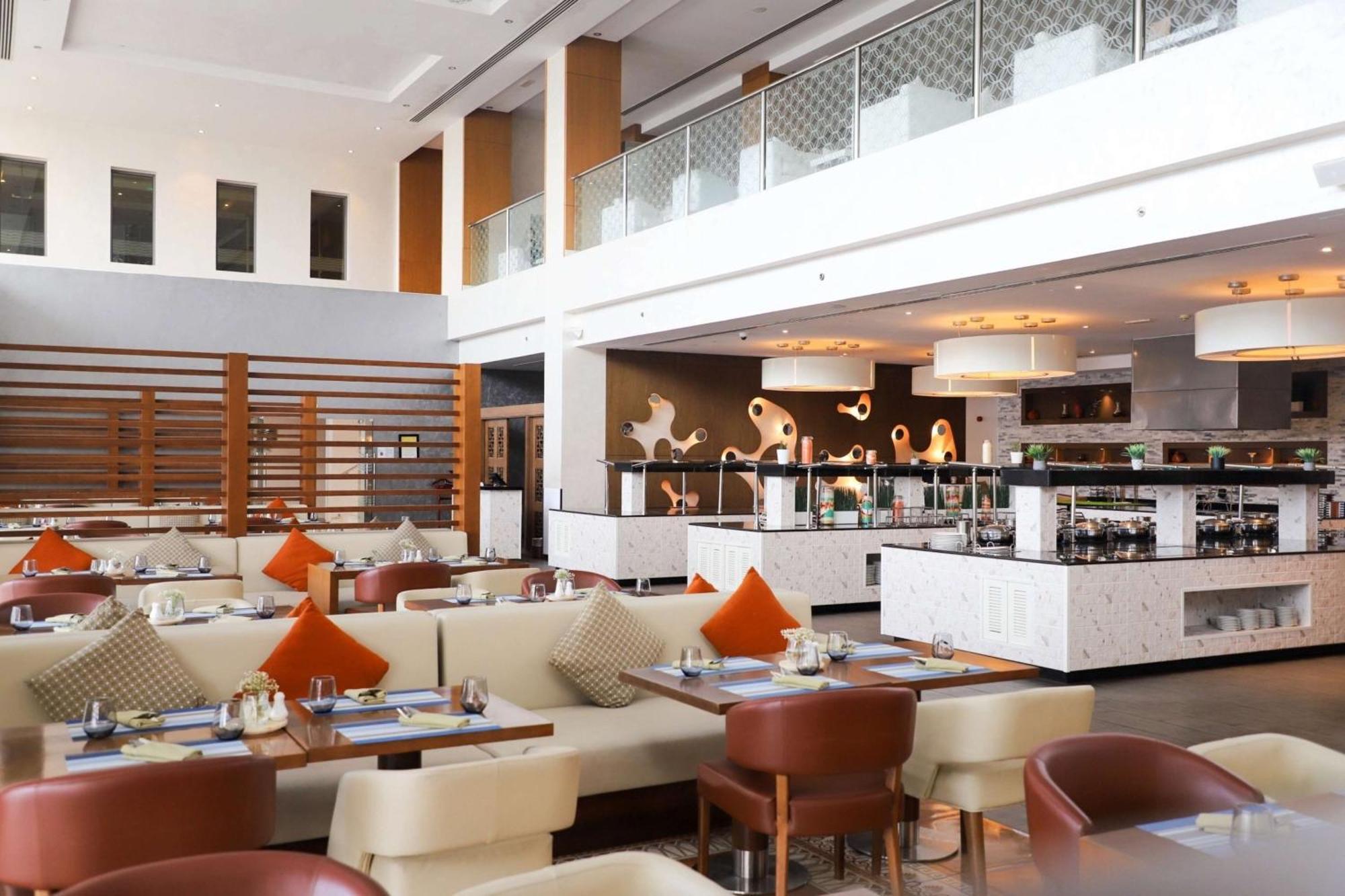 Radisson Blu Hotel & Resort, Сухар Екстер'єр фото The restaurant